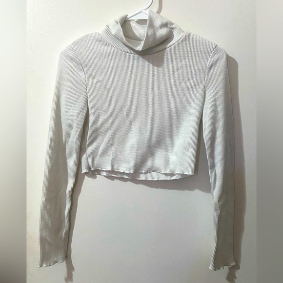 White turtleneck long sleeve lettuce trim - Picture 2 of 2